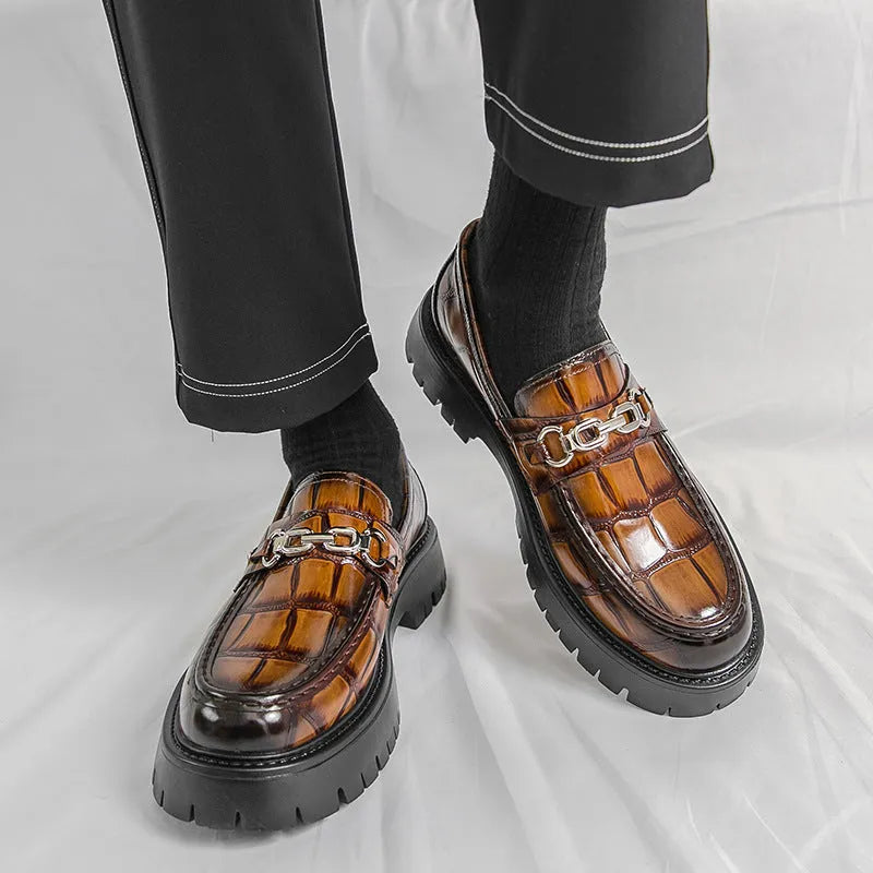 Men's crocodile pattern leather loafers with flat heel in black, brown and yellow colours