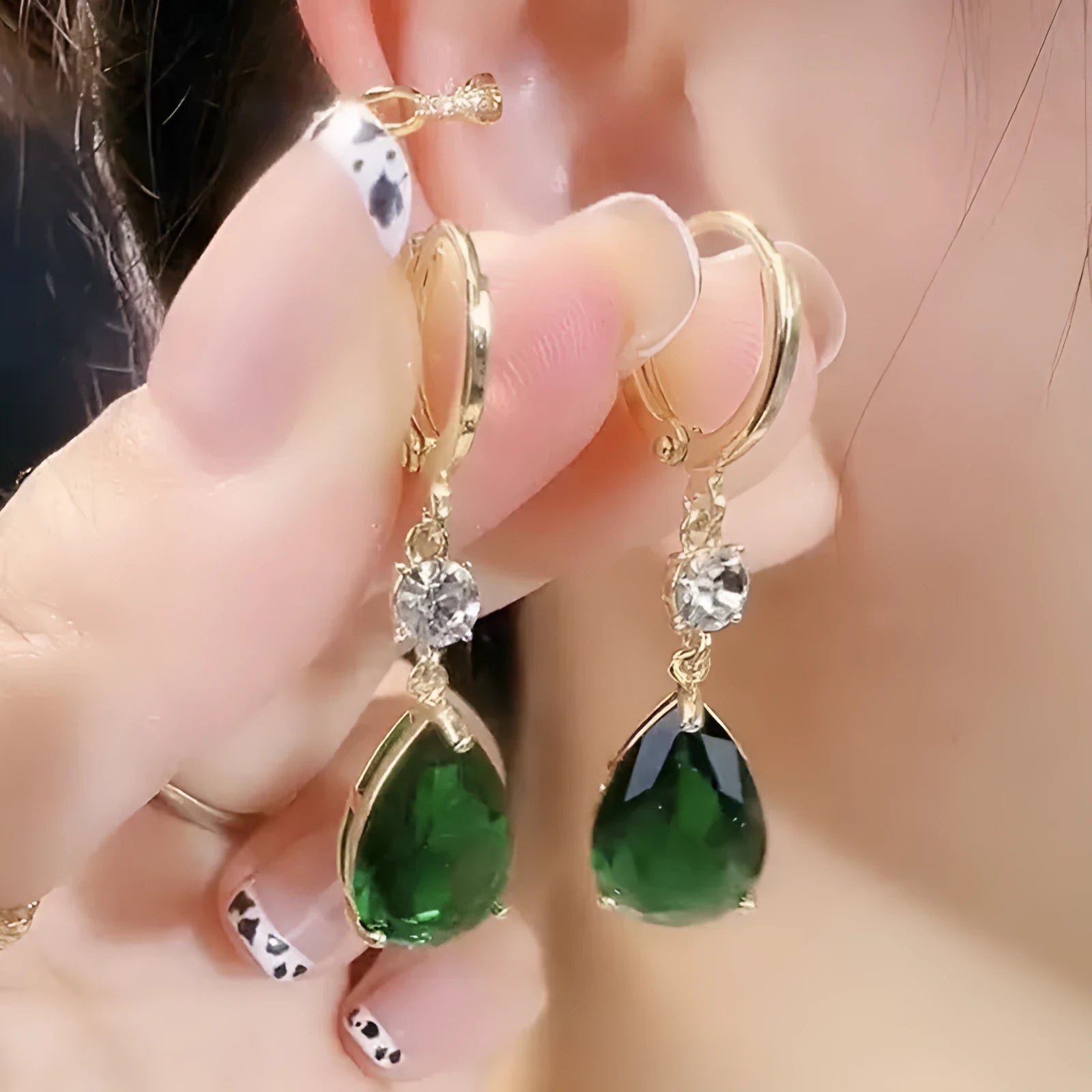 A pair of green geometric teardrop-shaped dangle earrings made from alloy.