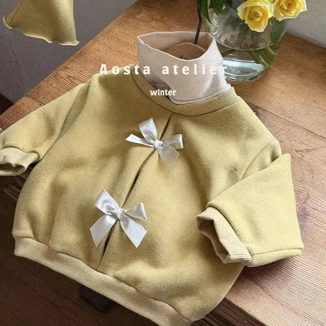 Cotton blouse and pants set for girls with wooden buttons and matching hat in beige