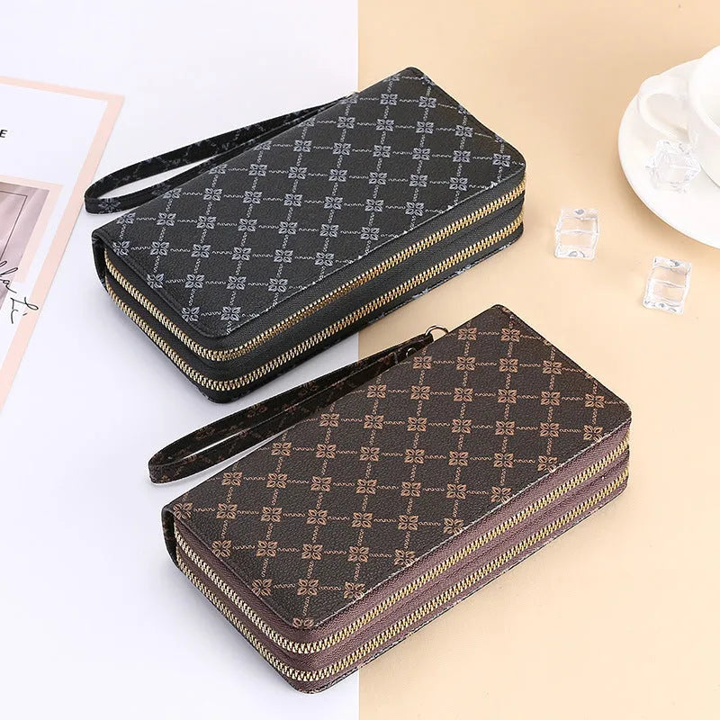 Long wallet clutch in PU leather with retro print design and zipper closure