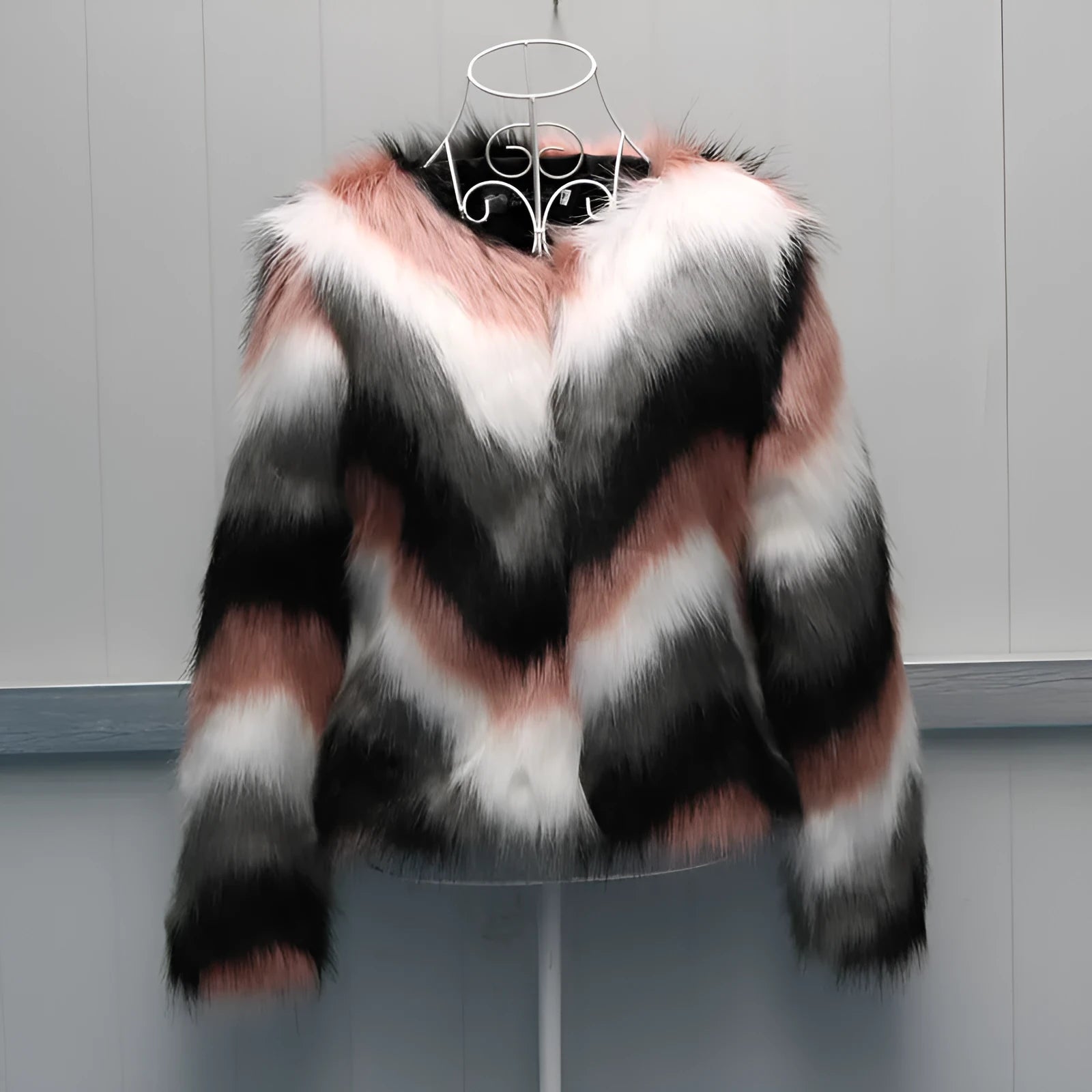 Korean style women's faux fur O-neck short coat in street fashion design