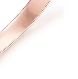 Women's simple two-tone rose gold-plated alloy ring with flower-shaped artificial gemstone inlay on white background