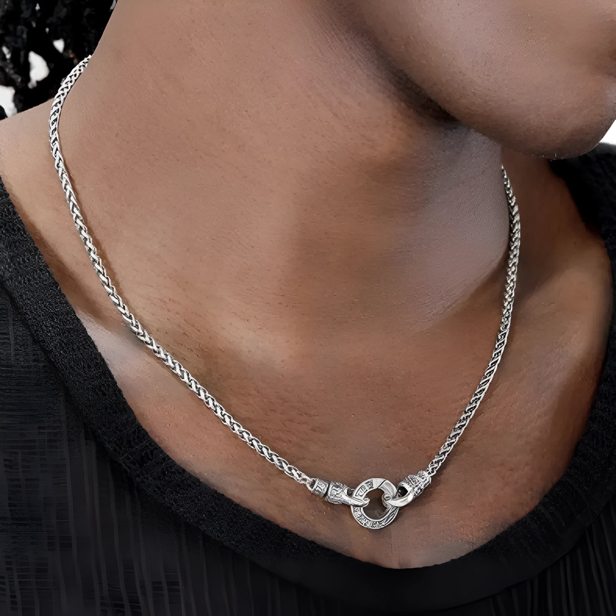 S925 sterling silver clavicle necklace for women with silver finish showing chain and pendant