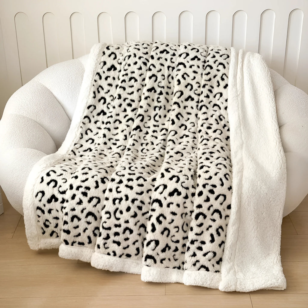 Double-layer cationic jacquard taffeta blanket with leopard print pattern in camel colour