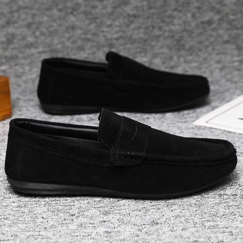 Men's black Gommino Korean fashion slip-on shoes with round toe and grape particle detailing