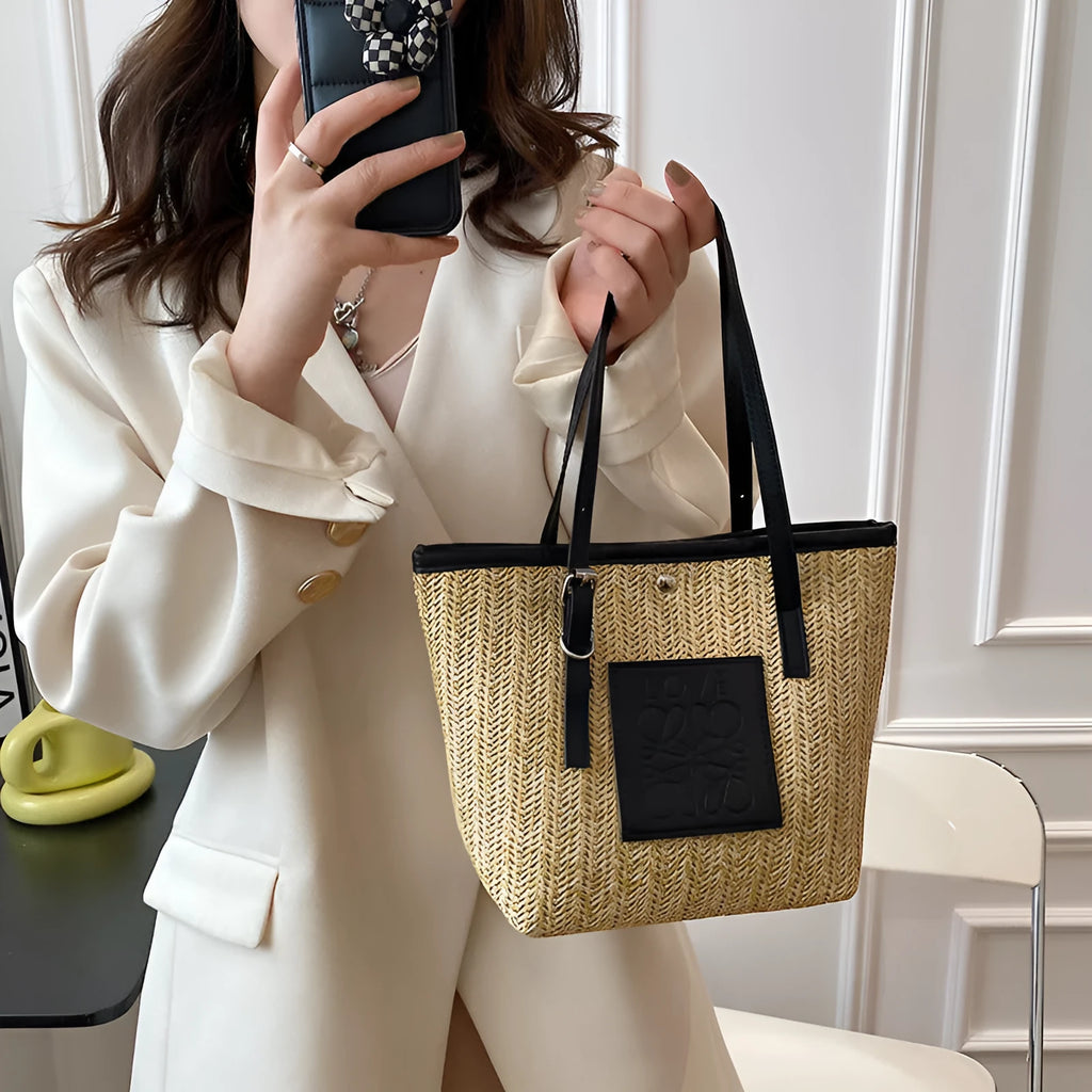 Straw woven women's shoulder bag in European retro style with large capacity and three-dimensional pockets