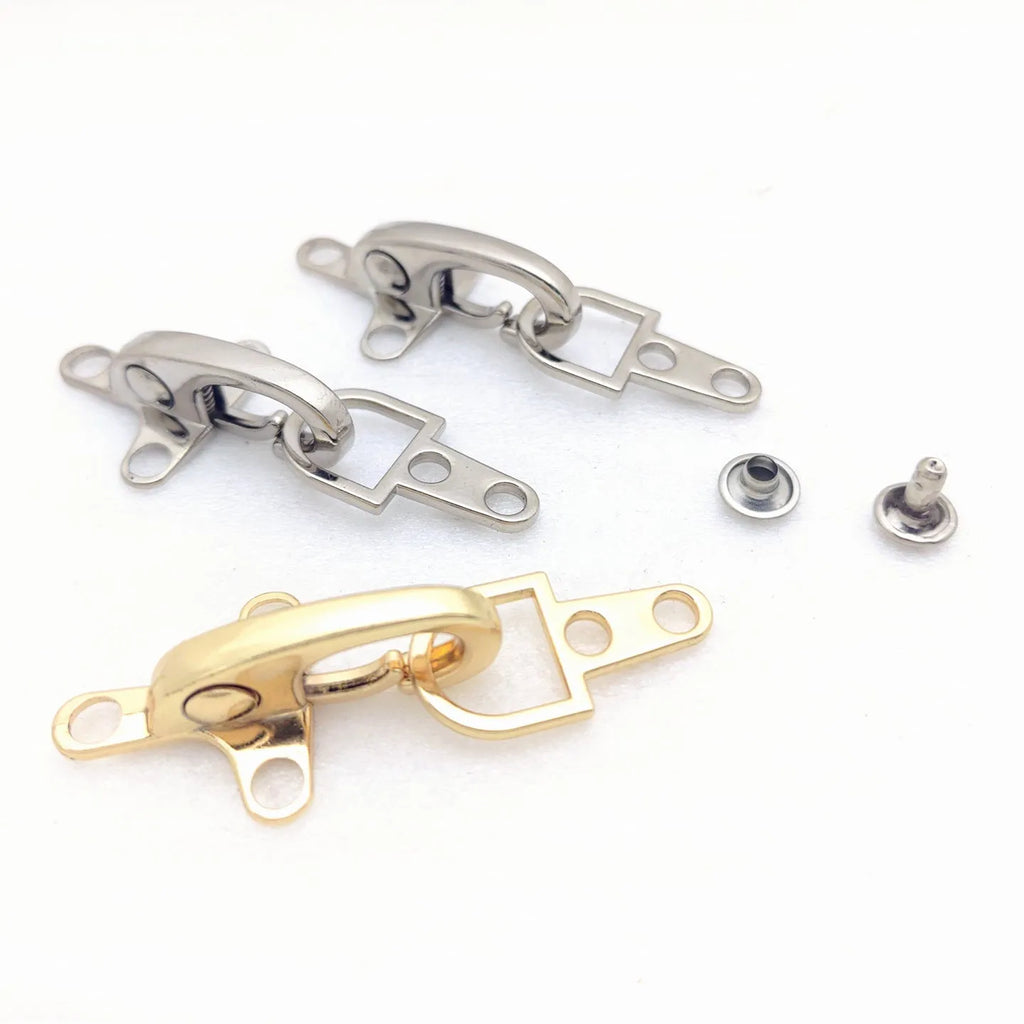 Zinc alloy aircraft buckle decoration in bronze, gold, gun, or silver finish, measuring 5.85 cm.