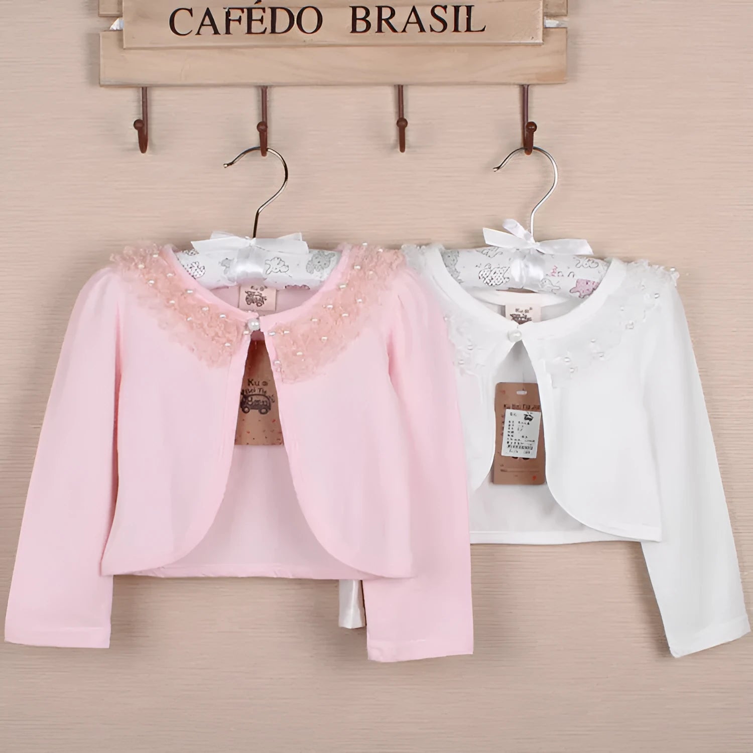 Children's long-sleeved princess lace coat in white cotton with lace trim, summer style for girls