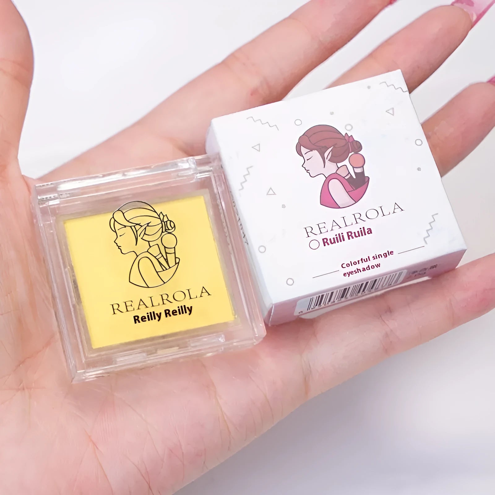 Single pan of monochrome matte eyeshadow in a bright yellow shade, 2g net content.