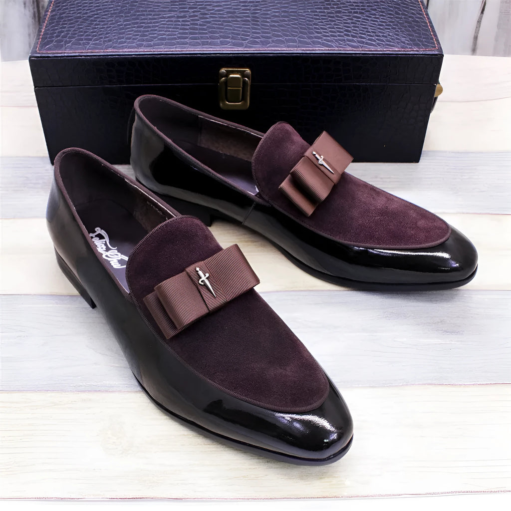 Men's low-top leather shoes in patent black with a tassel detail and rubber sole.