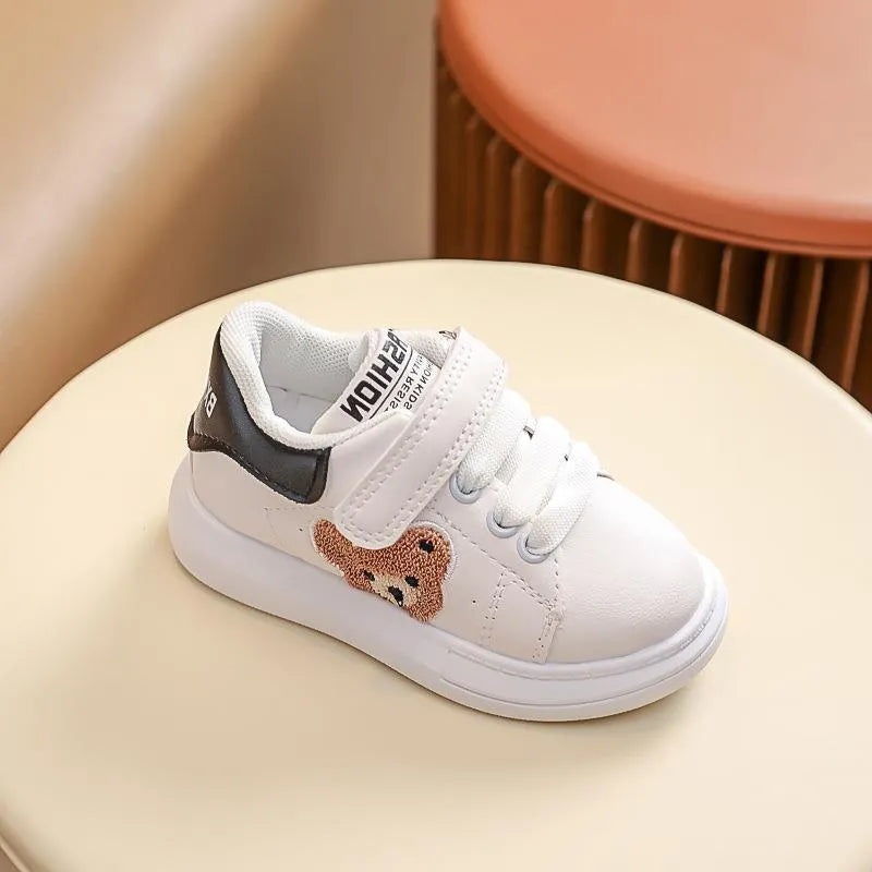 Baby Bear cartoon pattern children's sports shoes in black, green and khaki colours