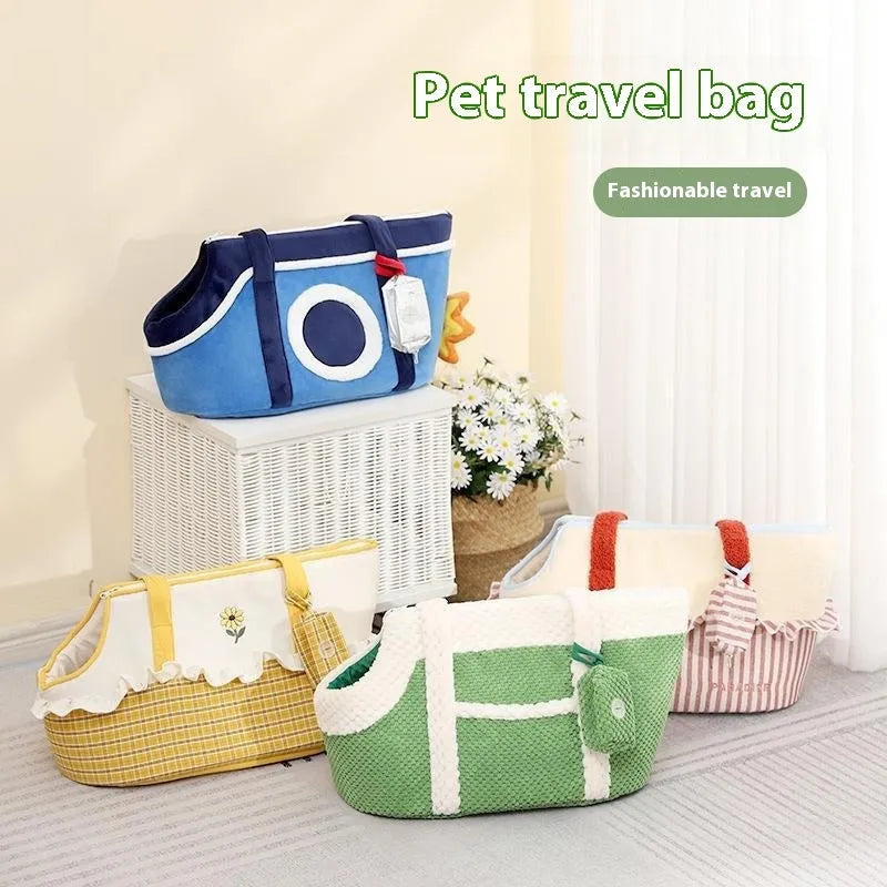 Shoulder cat bag with cartoon pattern in plush material for small pet transport
