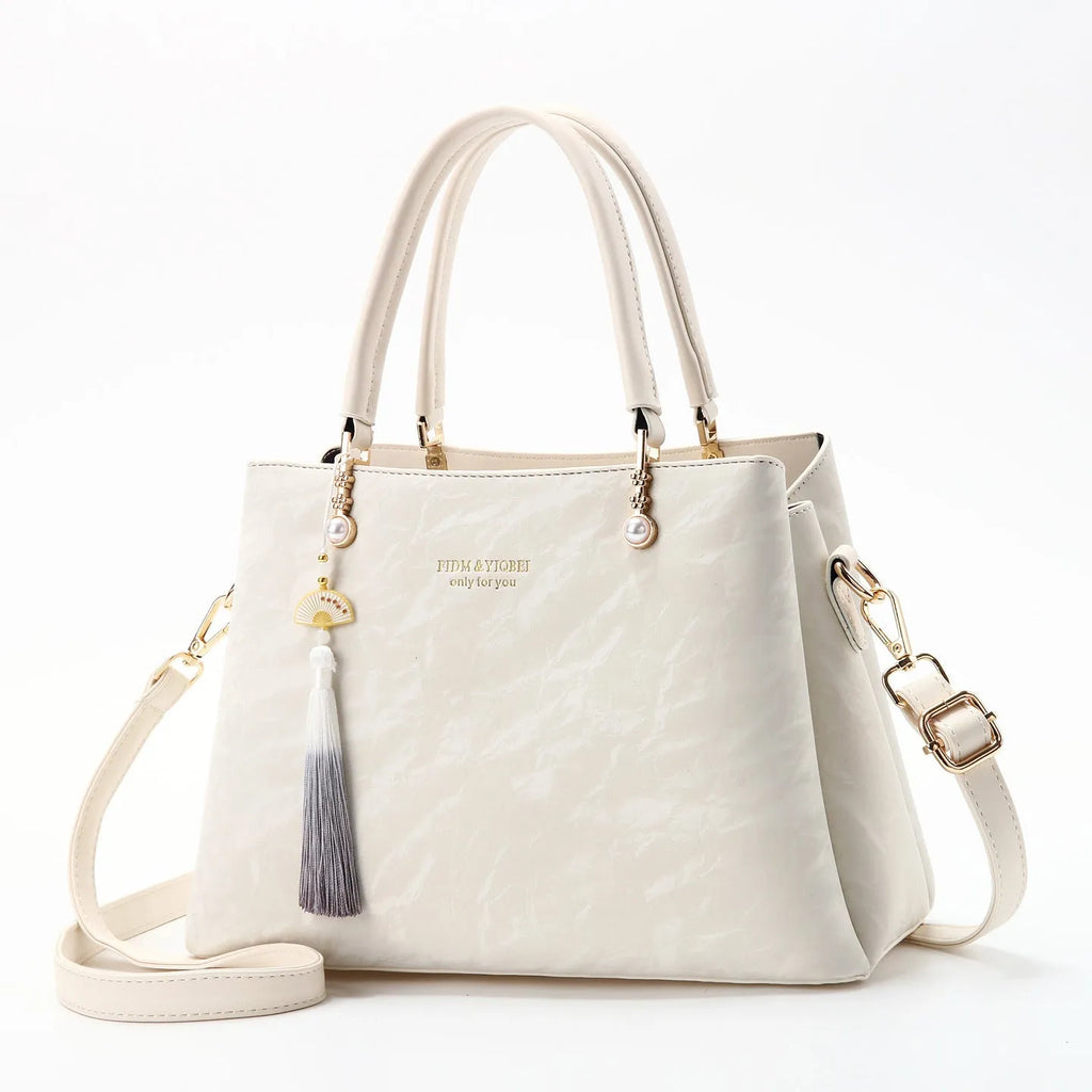 Women's urban simplicity shoulder bag in horizontal square shape with slit pocket, available in black, red, green, or beige