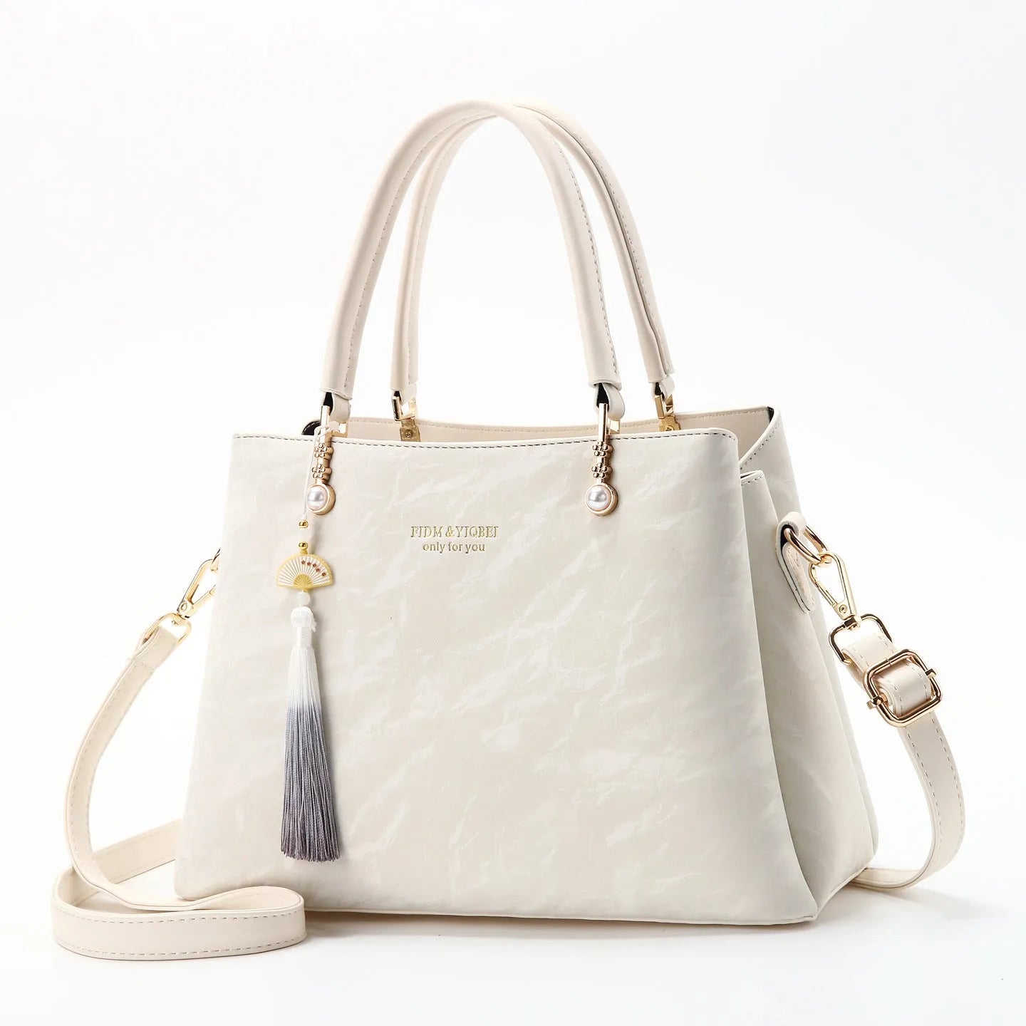 Women's urban simplicity shoulder bag in horizontal square shape with slit pocket, available in black, red, green, or beige