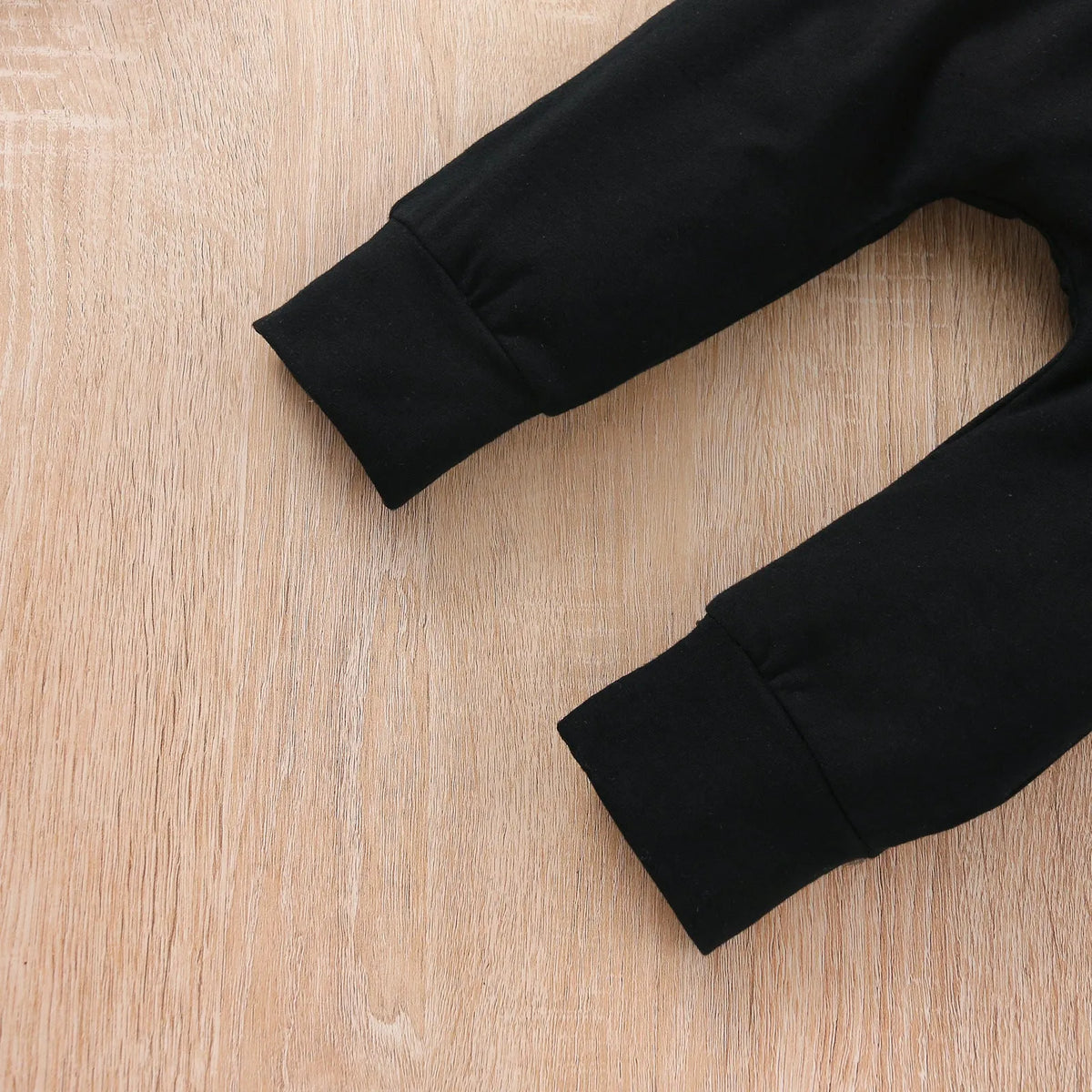 Men's white striped cotton blouse and pants set with removable hood and short sleeves.