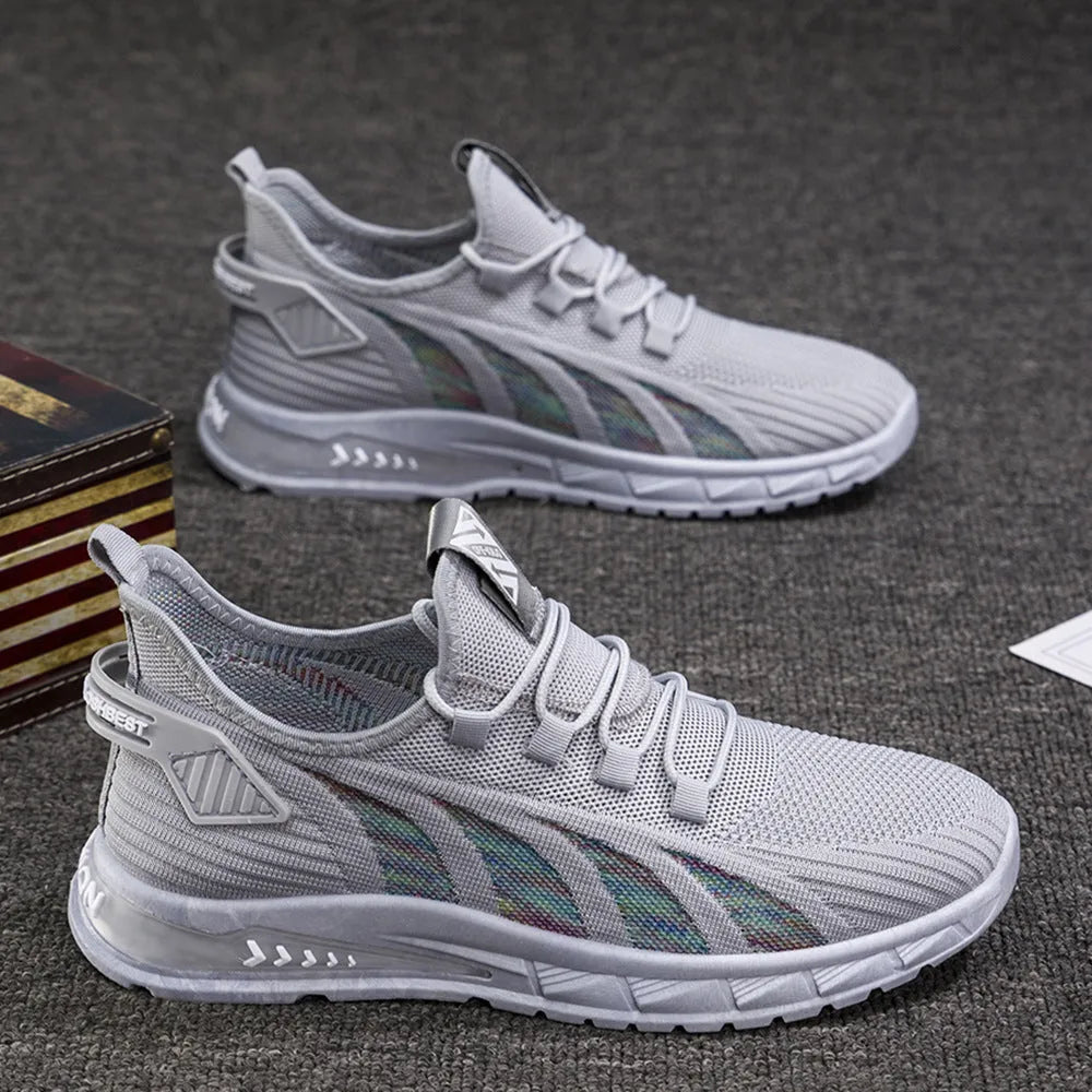 Lightweight low-top sneaker in mesh with stripe pattern and flat plastic sole.