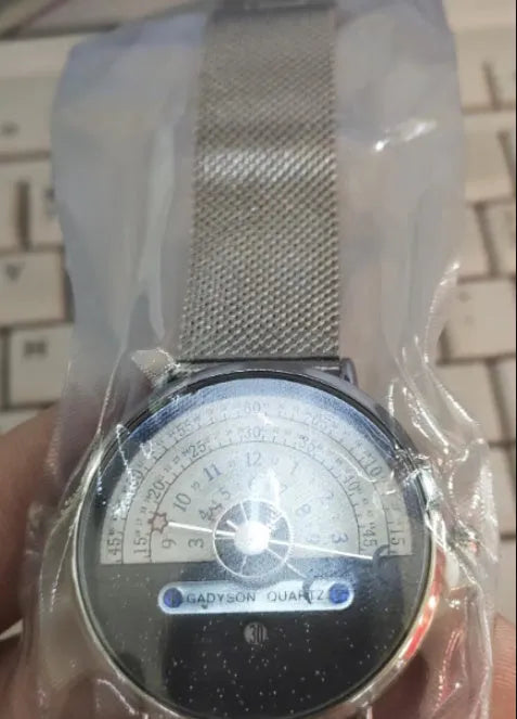Men's creative sports watch with 40mm alloy case, quartz movement, and 30-metre waterproof rating