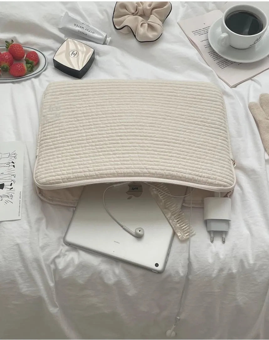 Black and white hand-held anti-seismic laptop bag for tablet protection with coin pocket