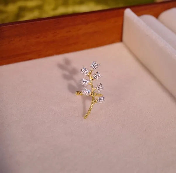 Sterling silver Linglan flower ear clip with plant and flower pattern and adjustable opening