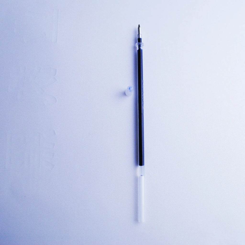 Automatic fading pen set with blue refills, 0.5mm tip, and plastic body.