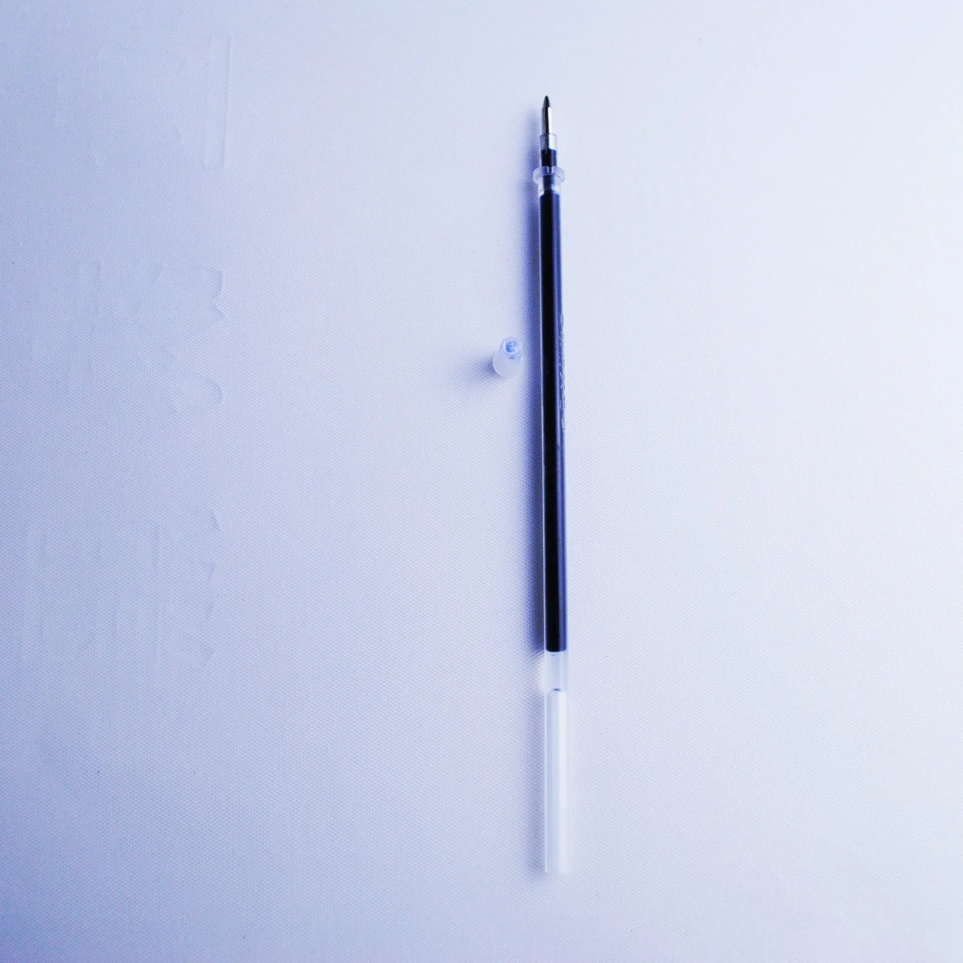 Automatic fading pen set with blue refills, 0.5mm tip, and plastic body.
