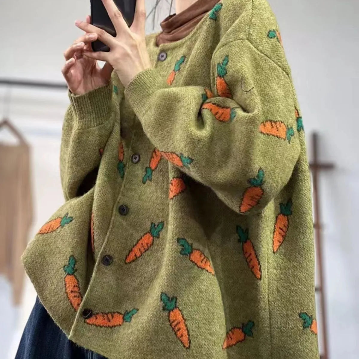 Round neck cardigan sweater with Mori artistic printing and colour contrast design