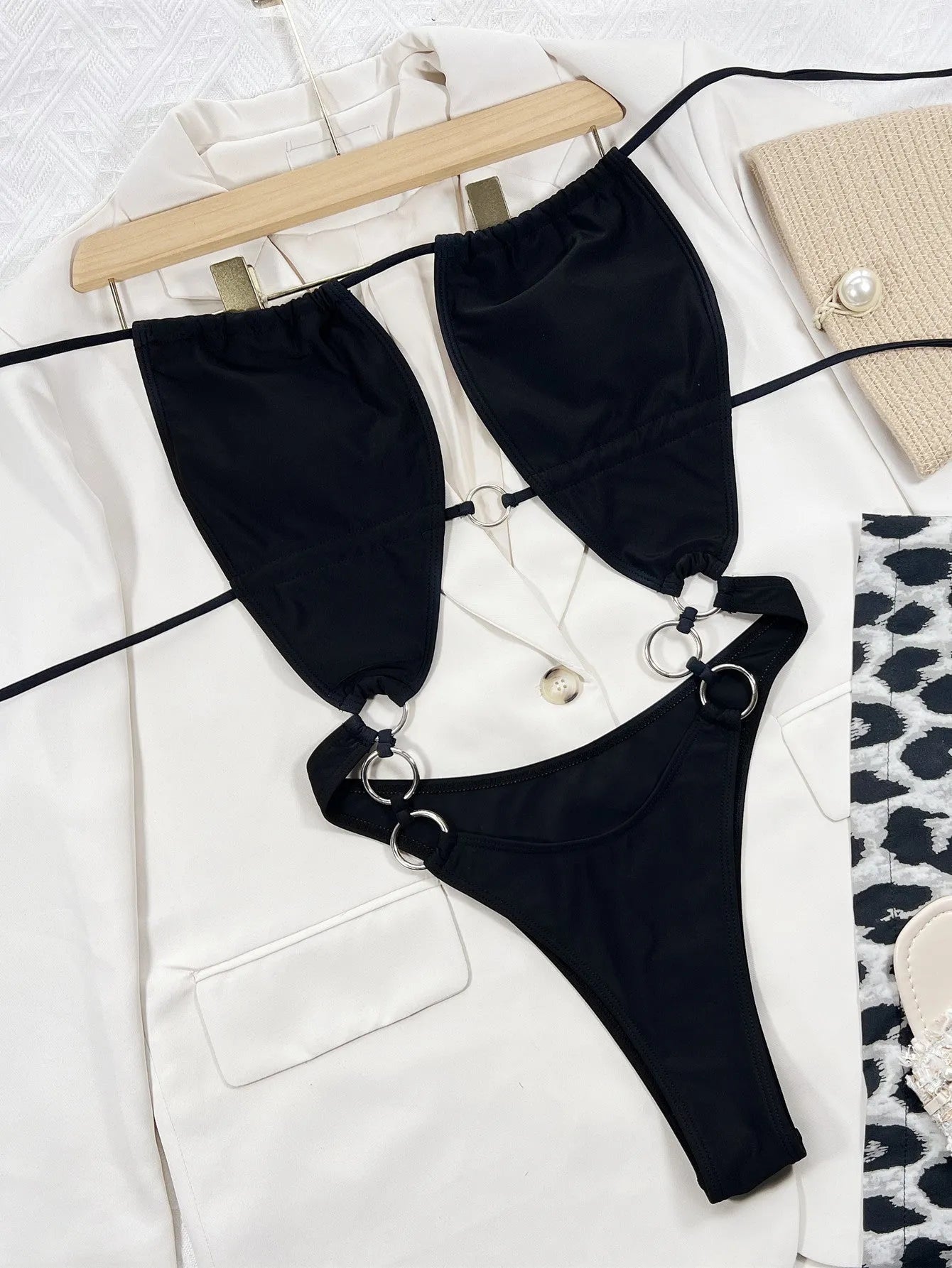Black solid colour women's one-piece swimsuit with sleeveless design