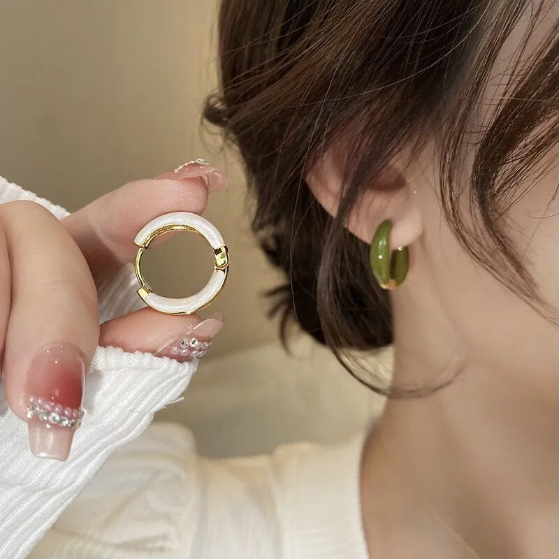 Green and white dripping oil earclip earrings with geometric shape for women, clip-on style