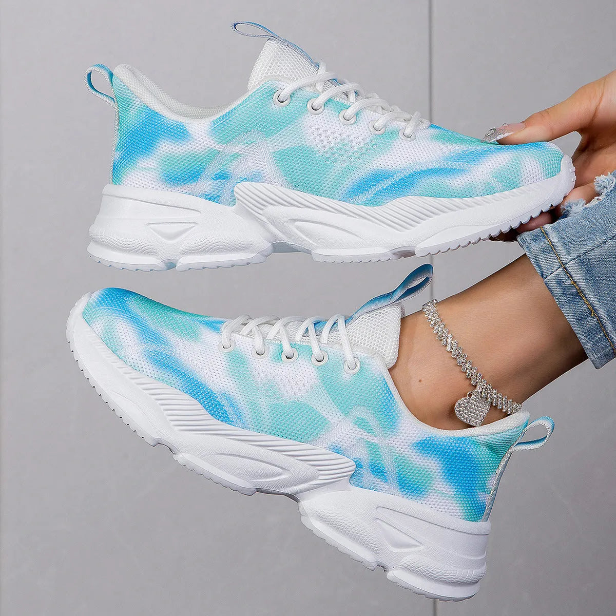 Casual flower sneakers with Flyknit upper, flat heel, and lace-up design in purple
