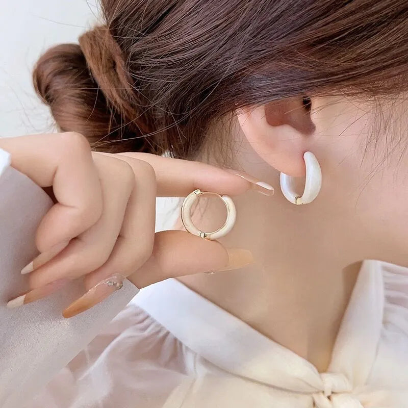 Green and white dripping oil earclip earrings with geometric shape for women, clip-on style