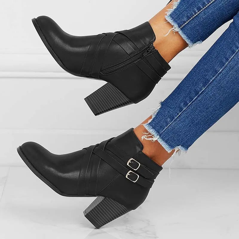 Plus size women's short boots with a 7cm heel in black, featuring a side zip and buckle.