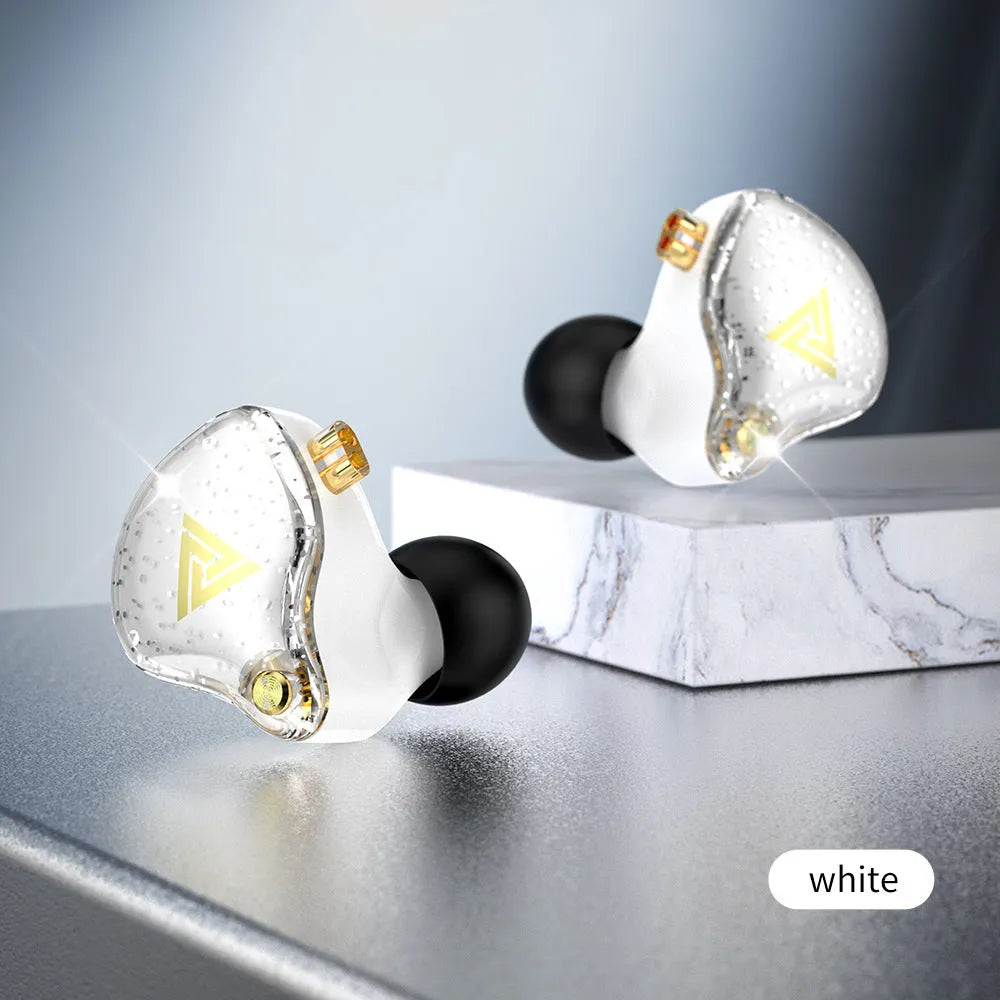 AK6 PRO wired in-ear headphones with 3.5mm L-bend plug, microphone, 12mm drivers and silicone ear tips