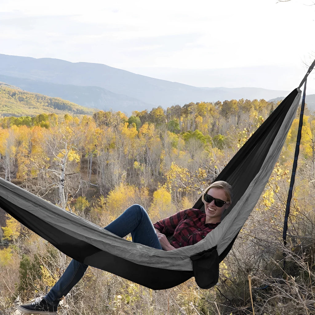 Camping parachute hammock 300 x 200cm in 210T nylon with straps, carabiners, and 2m ropes