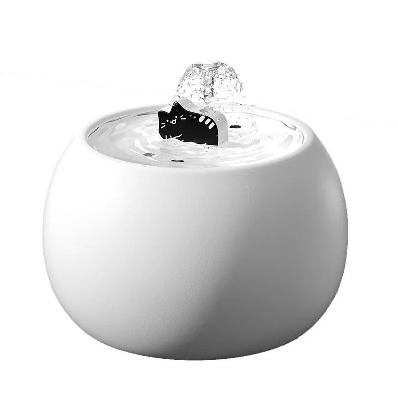 Cartoon kitty ceramic pet water fountain in white or black, 1L or 1.5L, for cats and small dogs
