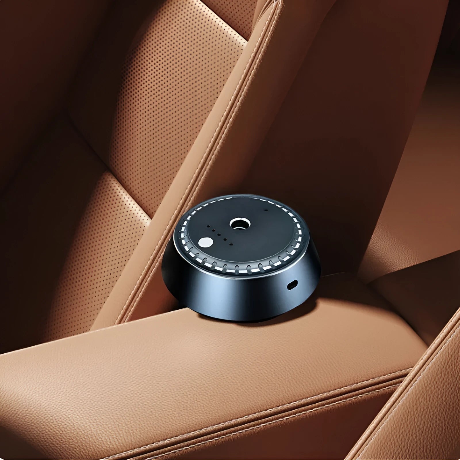 Black metal USB-rechargeable car aroma diffuser with compact 9x4.5cm dimensions