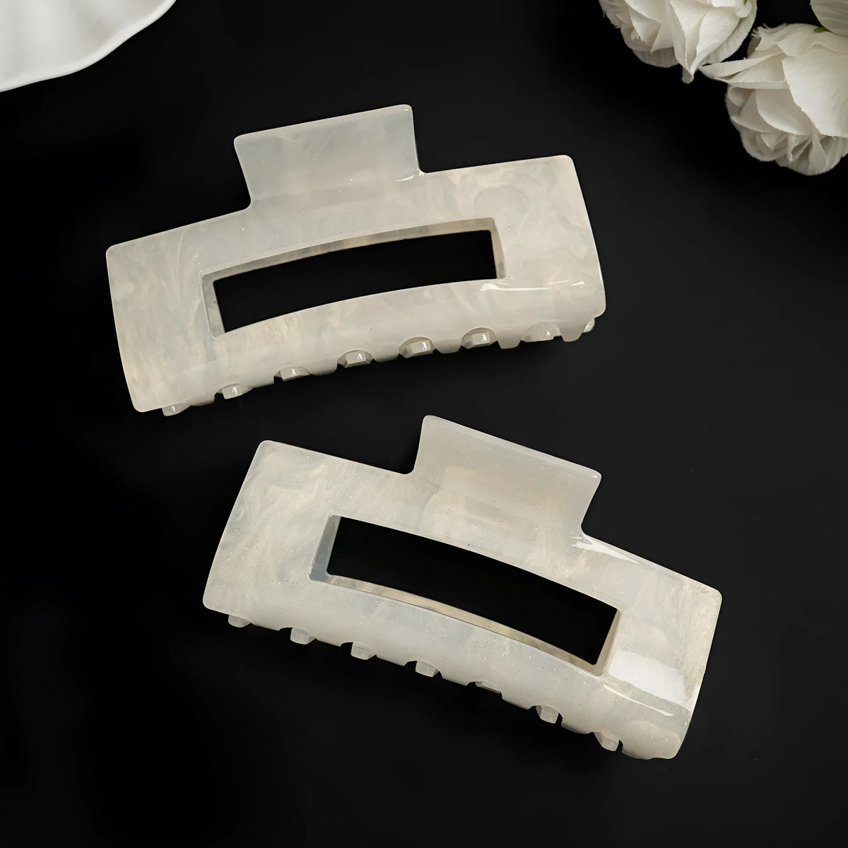 Large bright white PVC rectangle claw clip, 10cm long, 3cm wide and 5cm high, for women's hair