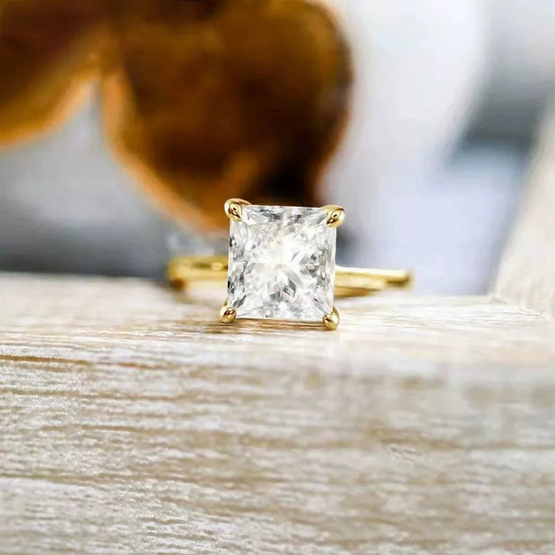 Simple geometric women's ring in 925 sterling silver, available in gold, rose gold, and silver tones.