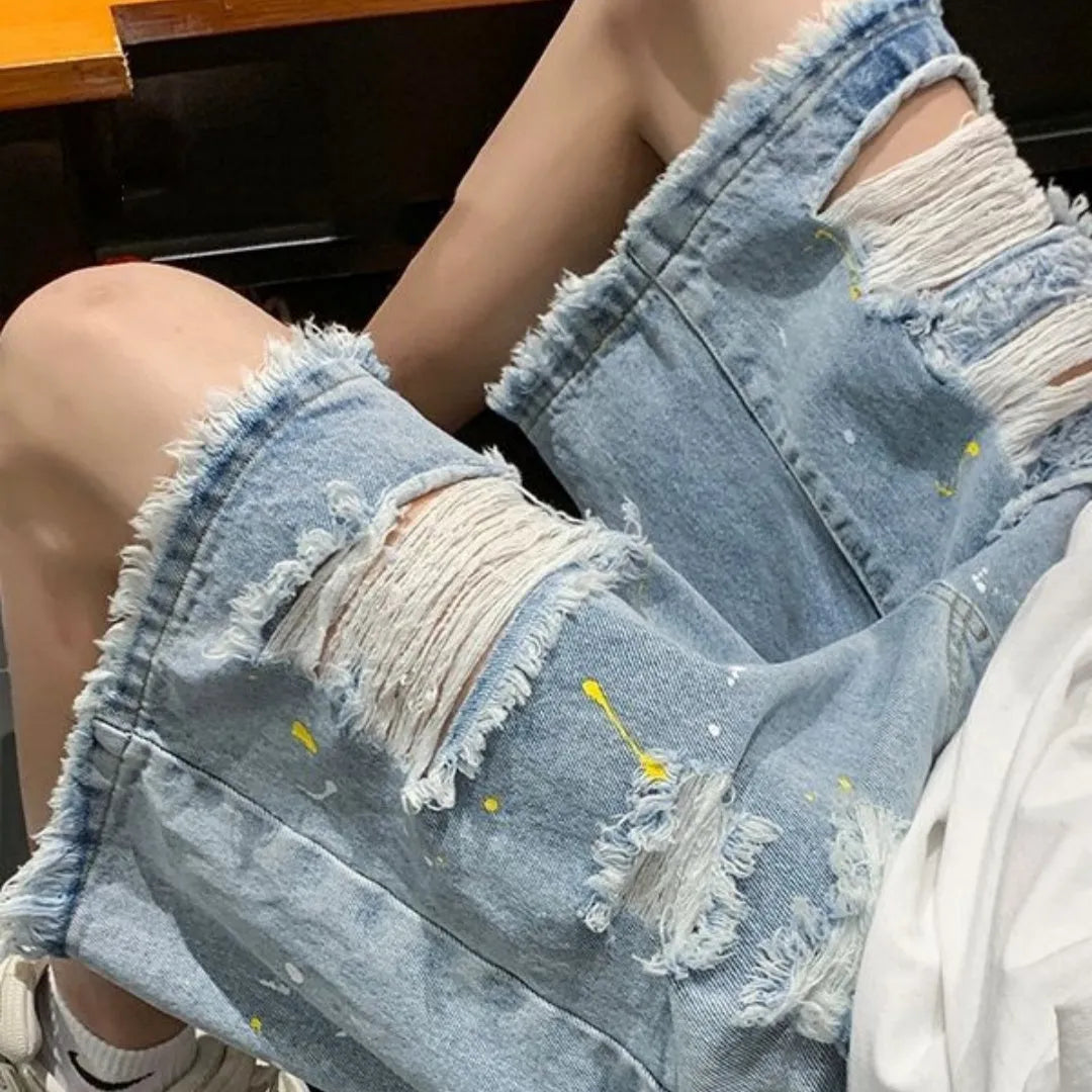 Men's water washed hole detail denim shorts in loose fit fifth length design