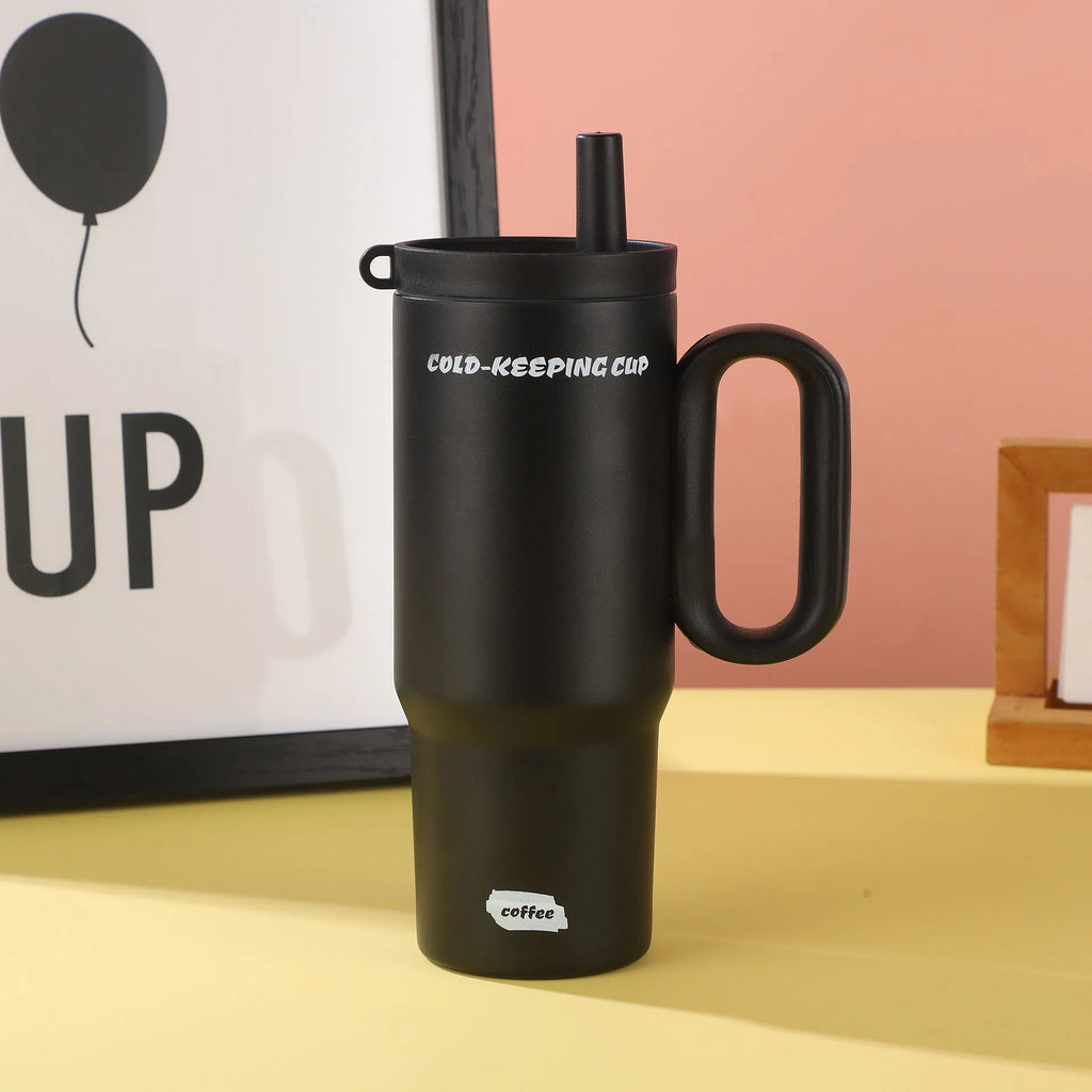 Large capacity straw cup with handle in choice of five colours for portable cold storage and heat preservation