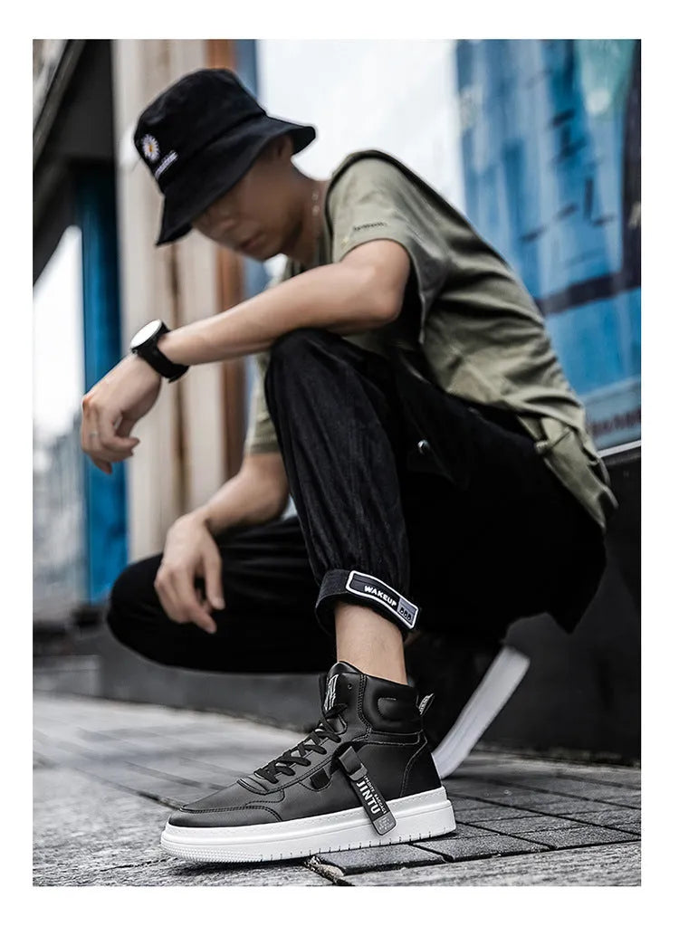 Korean version Tide men's white short boots with artificial PU upper on display