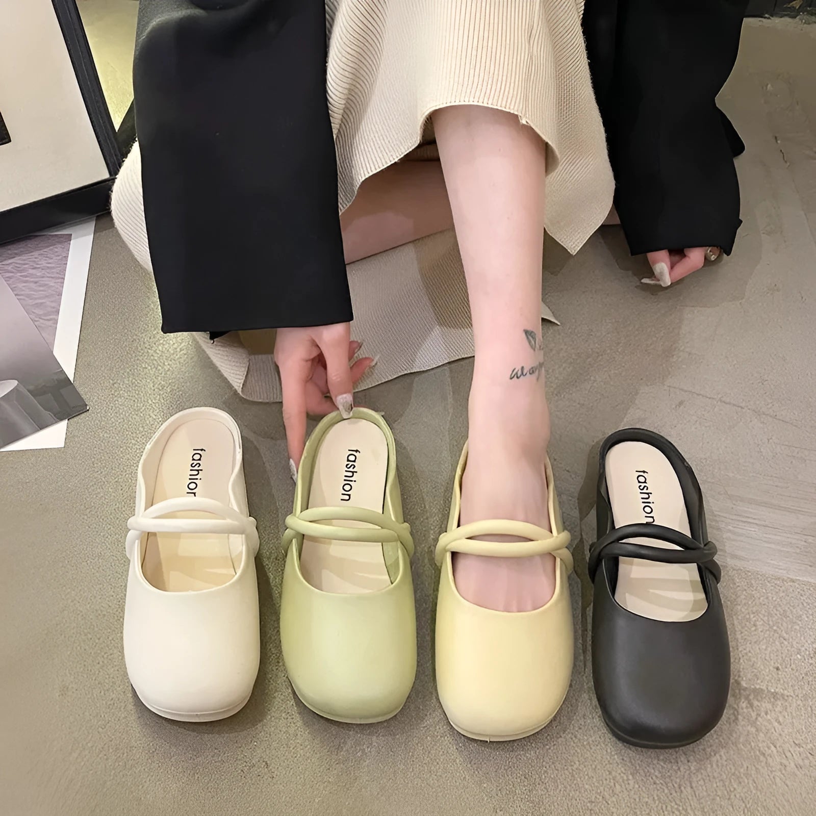Women's plastic flip flop sandals with a toe cap in Baotou Green, Black, or Beige.