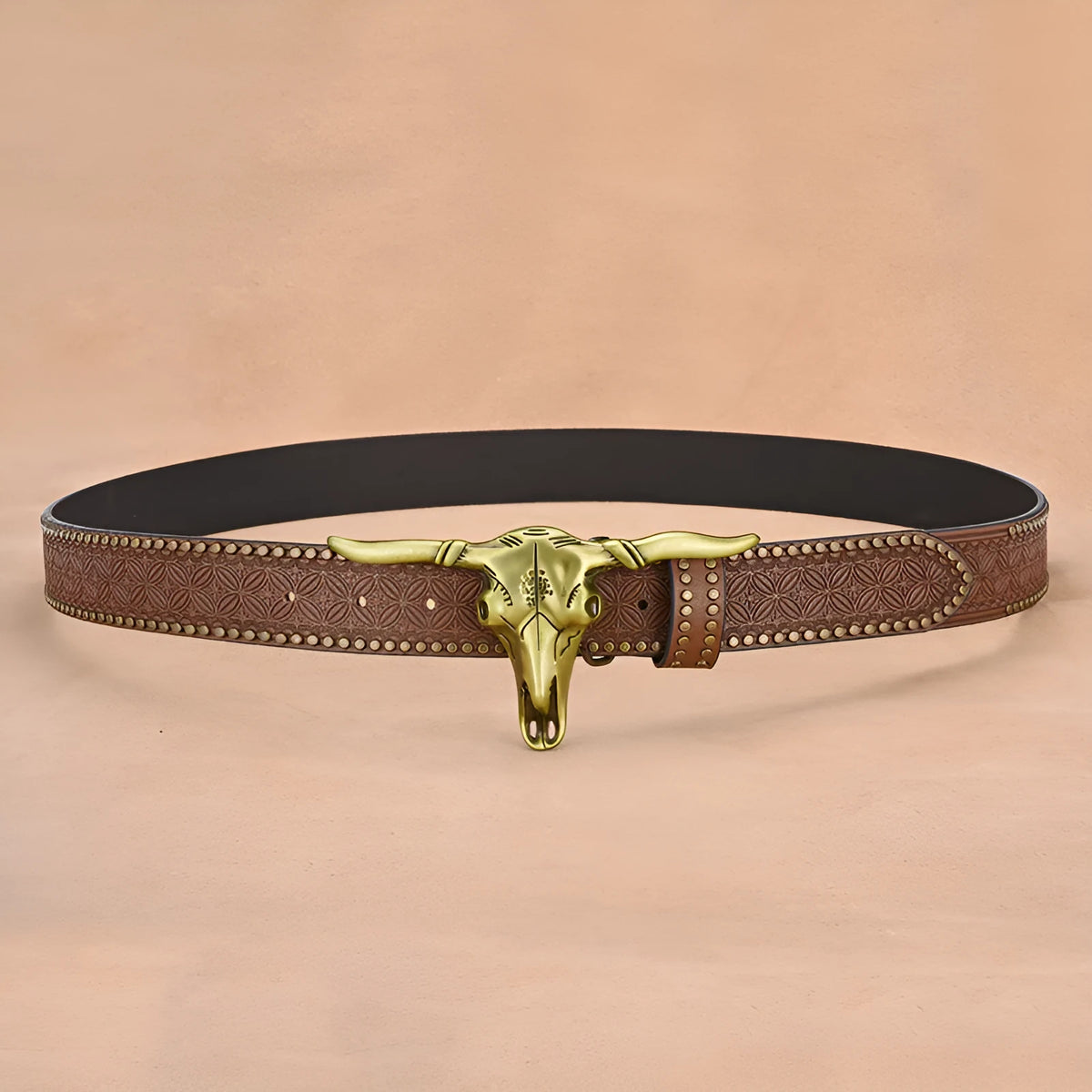 Men's faux leather belt with embossed rivets and alloy buckle, available in black, brown and dark brown, 105-125cm.