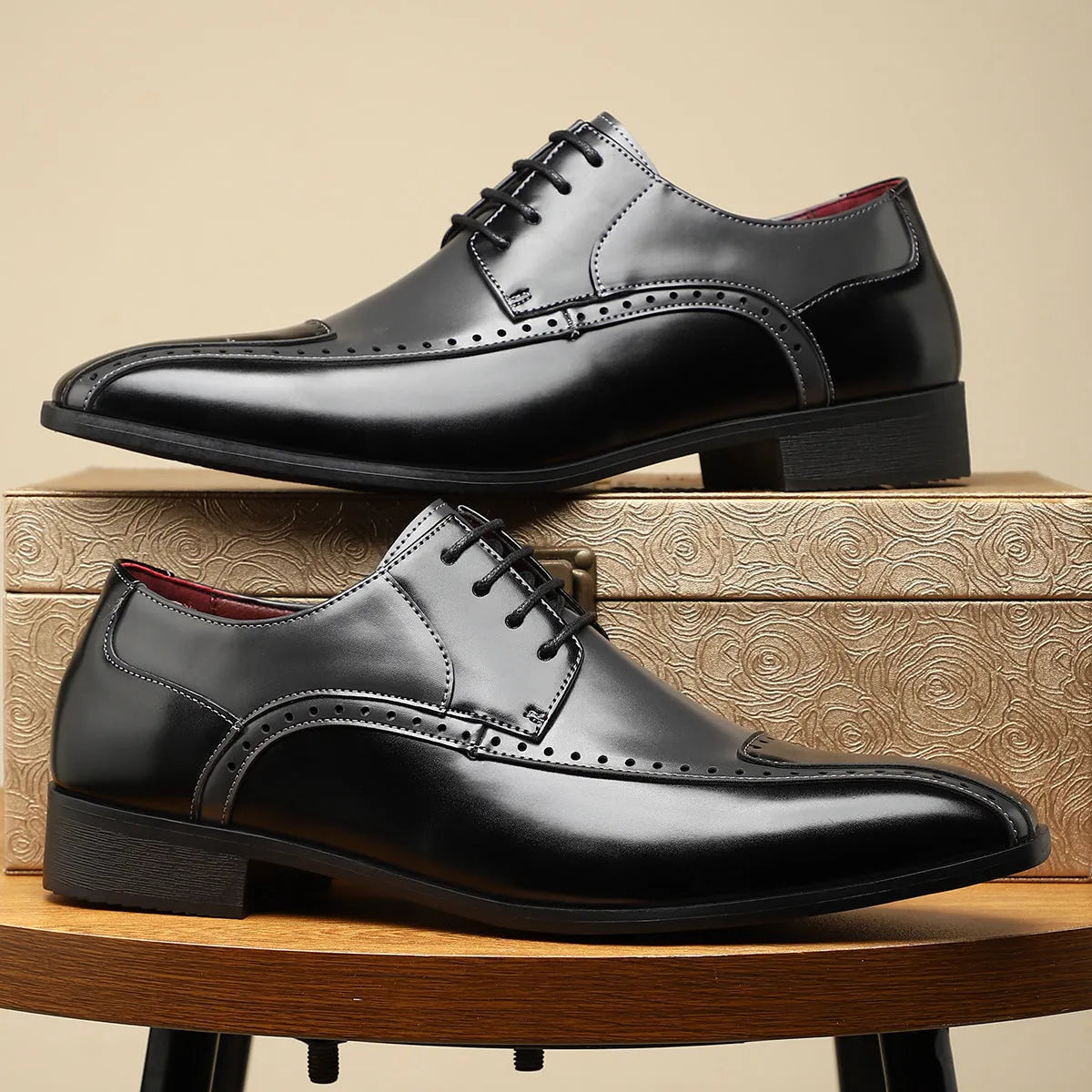 Men's black low-top leather shoes with artificial PU upper and leather toe cap
