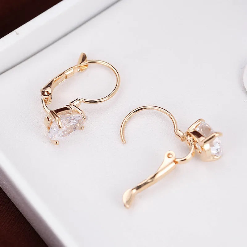 Women's drop-shaped metal earrings with platinum gemstone decoration in gold and platinum colour options