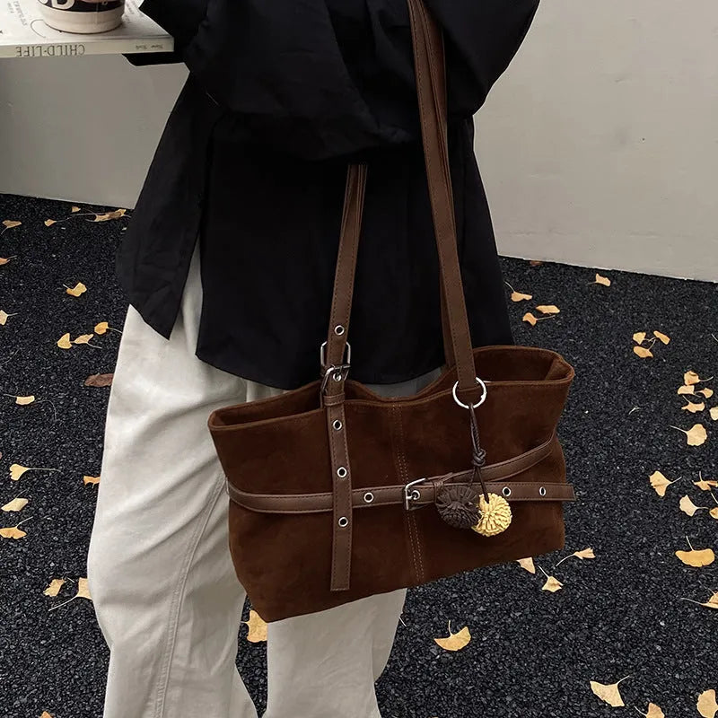 One-shoulder underarm retro commuter tote bag in Black PU with spliced detail and pendant