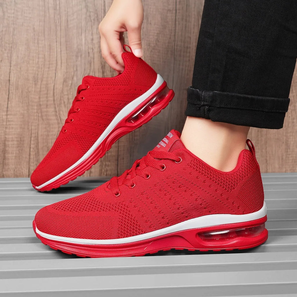 Casual Flyknit breathable running shoes in multiple colours with mesh upper and round toe