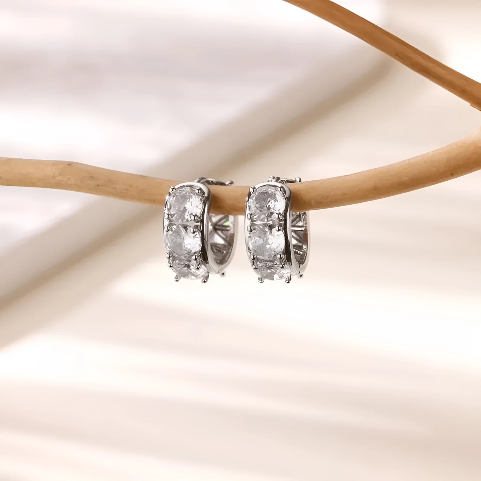 Women's U-shaped clip earrings with stainless steel and zircon stones in E5772P colour