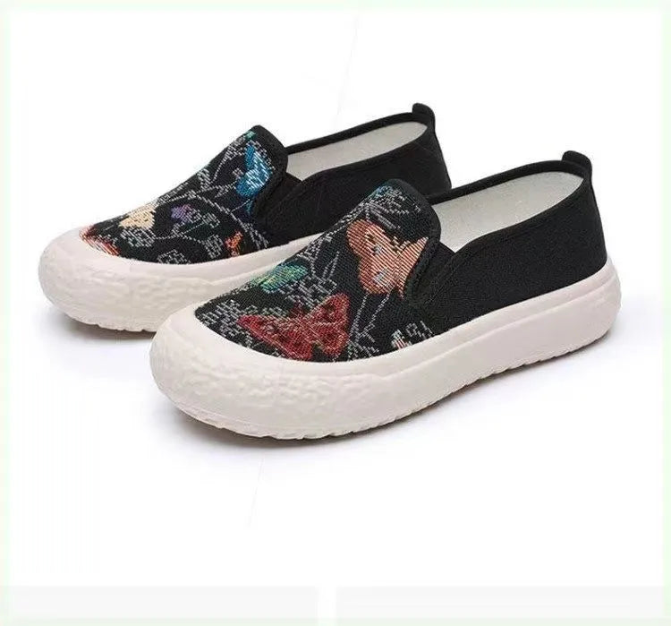 Women's Old Beijing-style slip-on canvas shoes in black or white with a round toe and plastic sole.