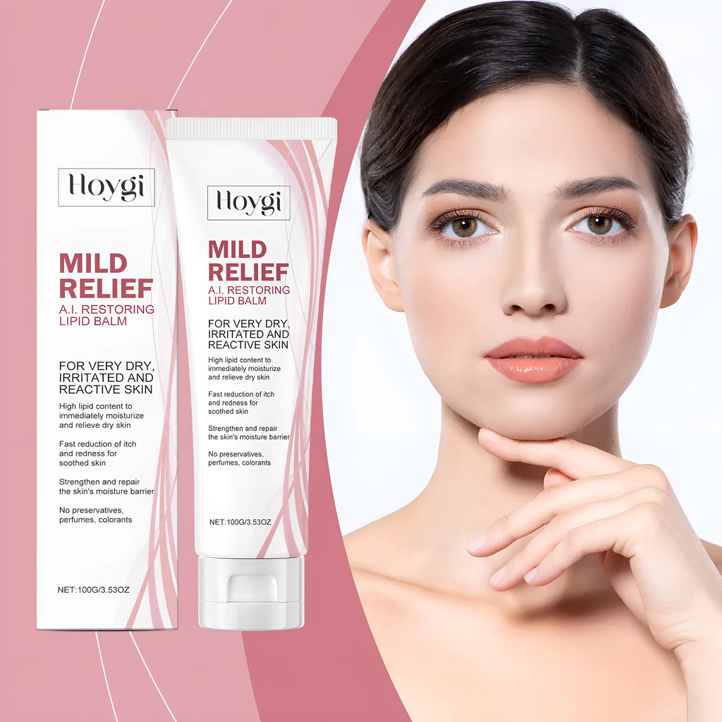 100g glass jar of translucent ceramide and glycerin moisturising cream for the face.