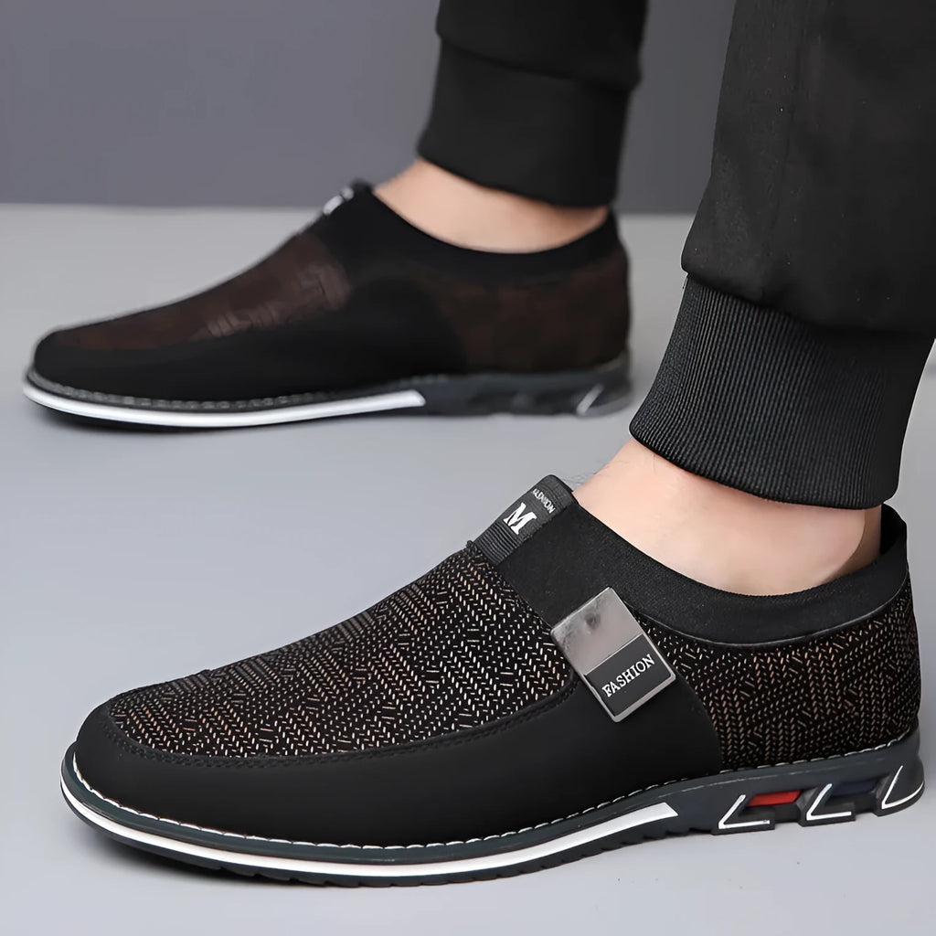 Men's casual flat shoes in synthetic leather with rubber sole and square toe design